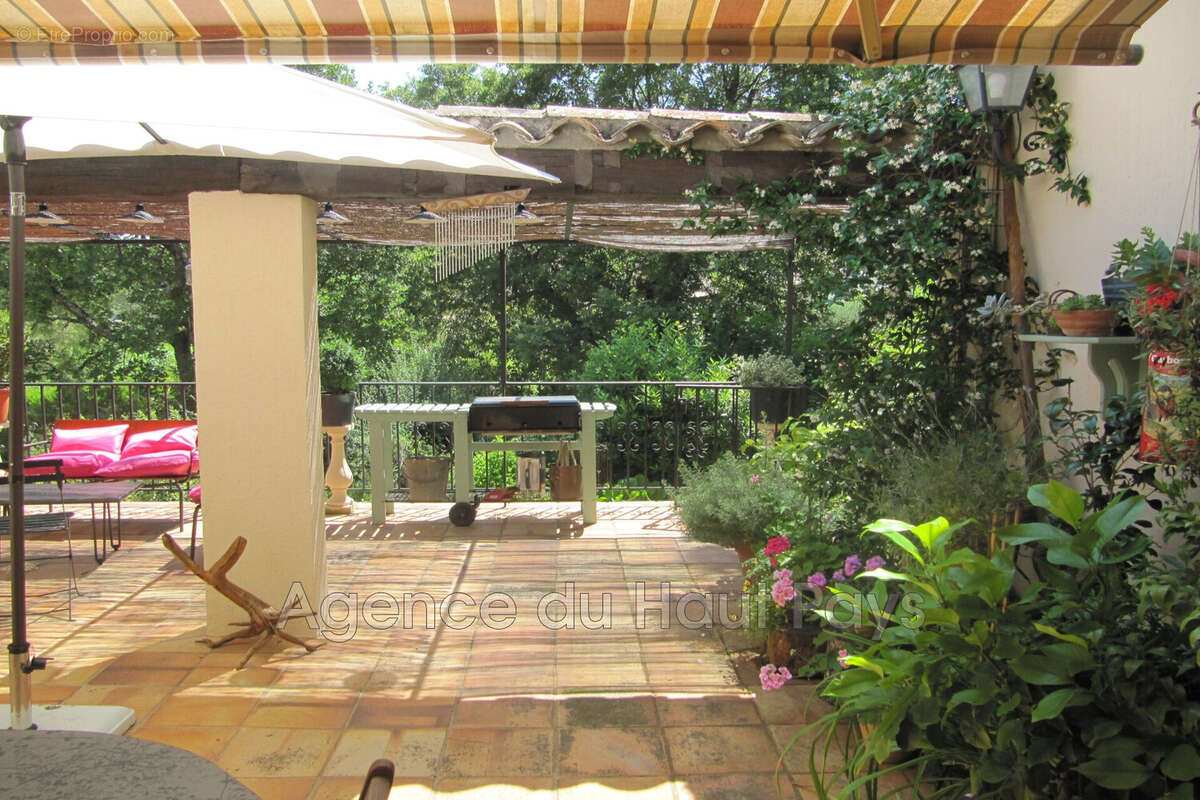 Maison à SAINT-CEZAIRE-SUR-SIAGNE