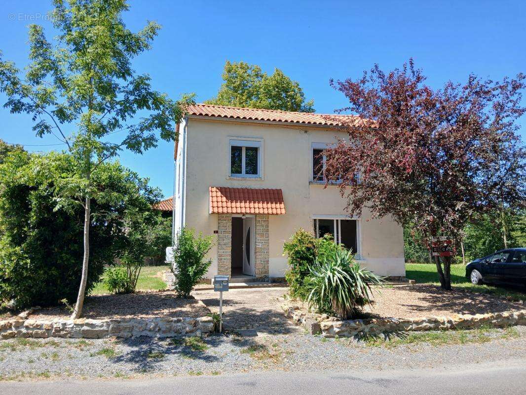 Maison à ROUMAZIERES-LOUBERT