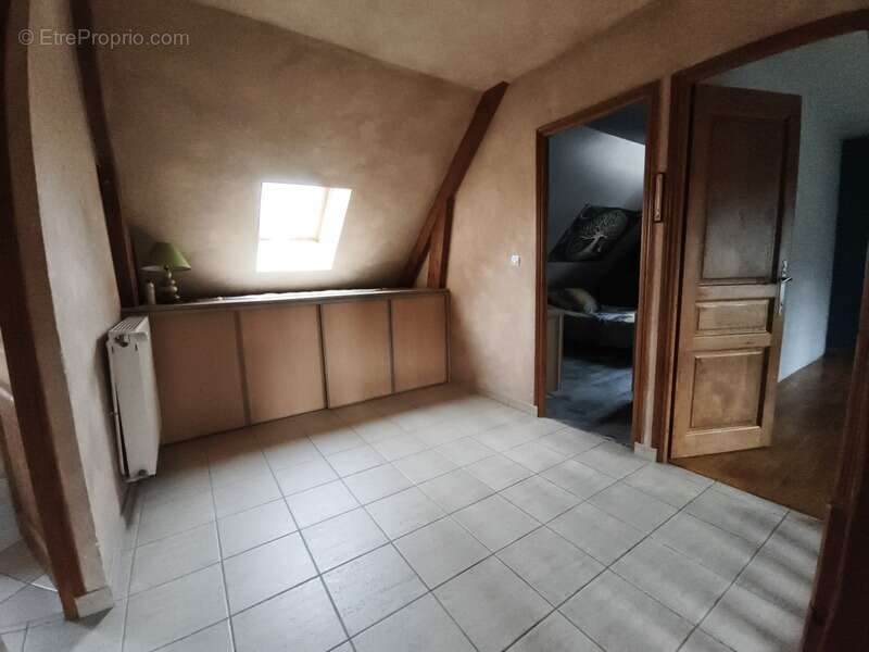 Maison à MILLY-SUR-THERAIN