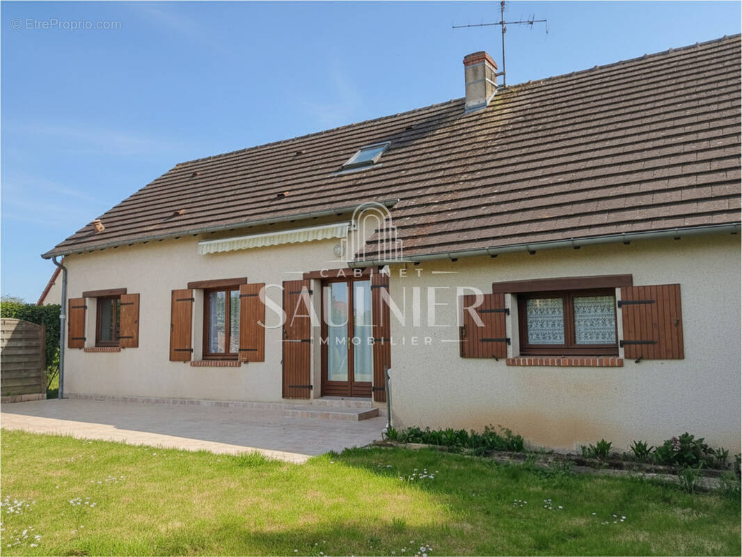 Maison à SAINT-SULPICE-DE-POMMERAY