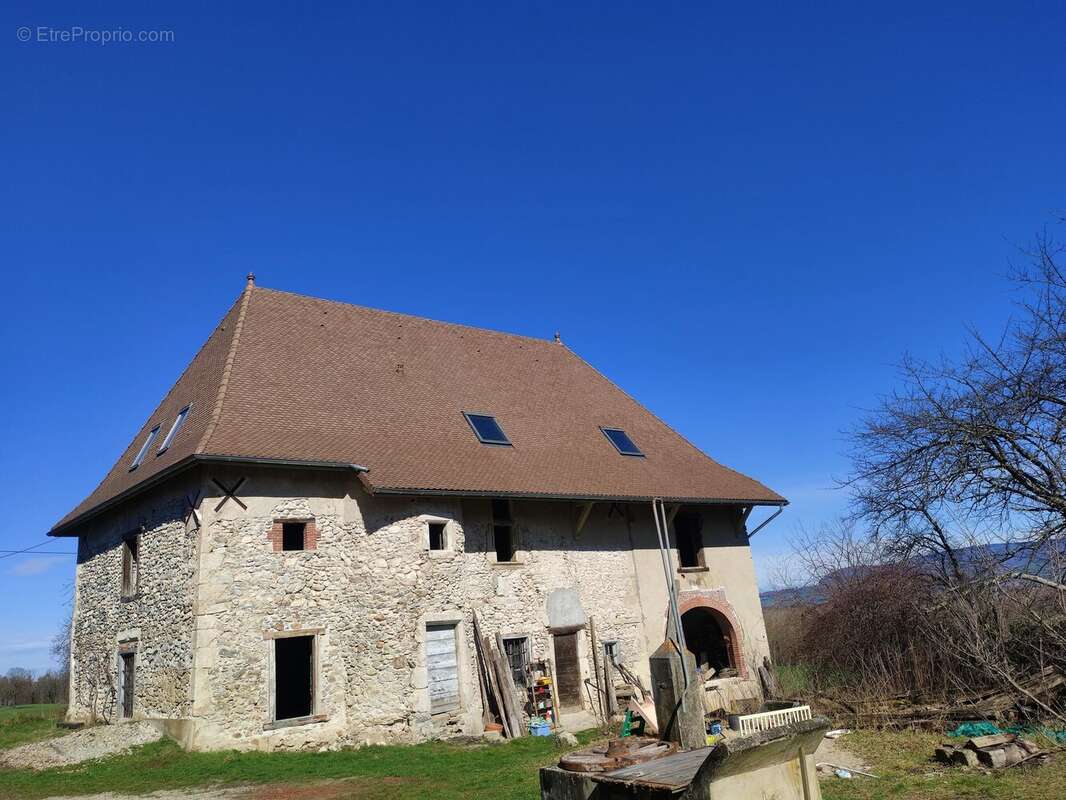 Appartement à SAINT-JEAN-D'AVELANNE