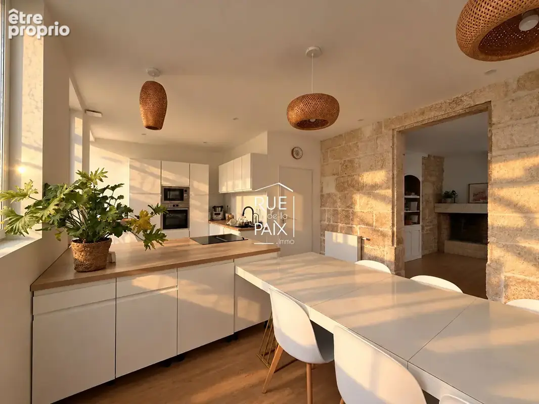 Maison de ville rénovée avec soin et prête à vous accueillir ! - photo 1