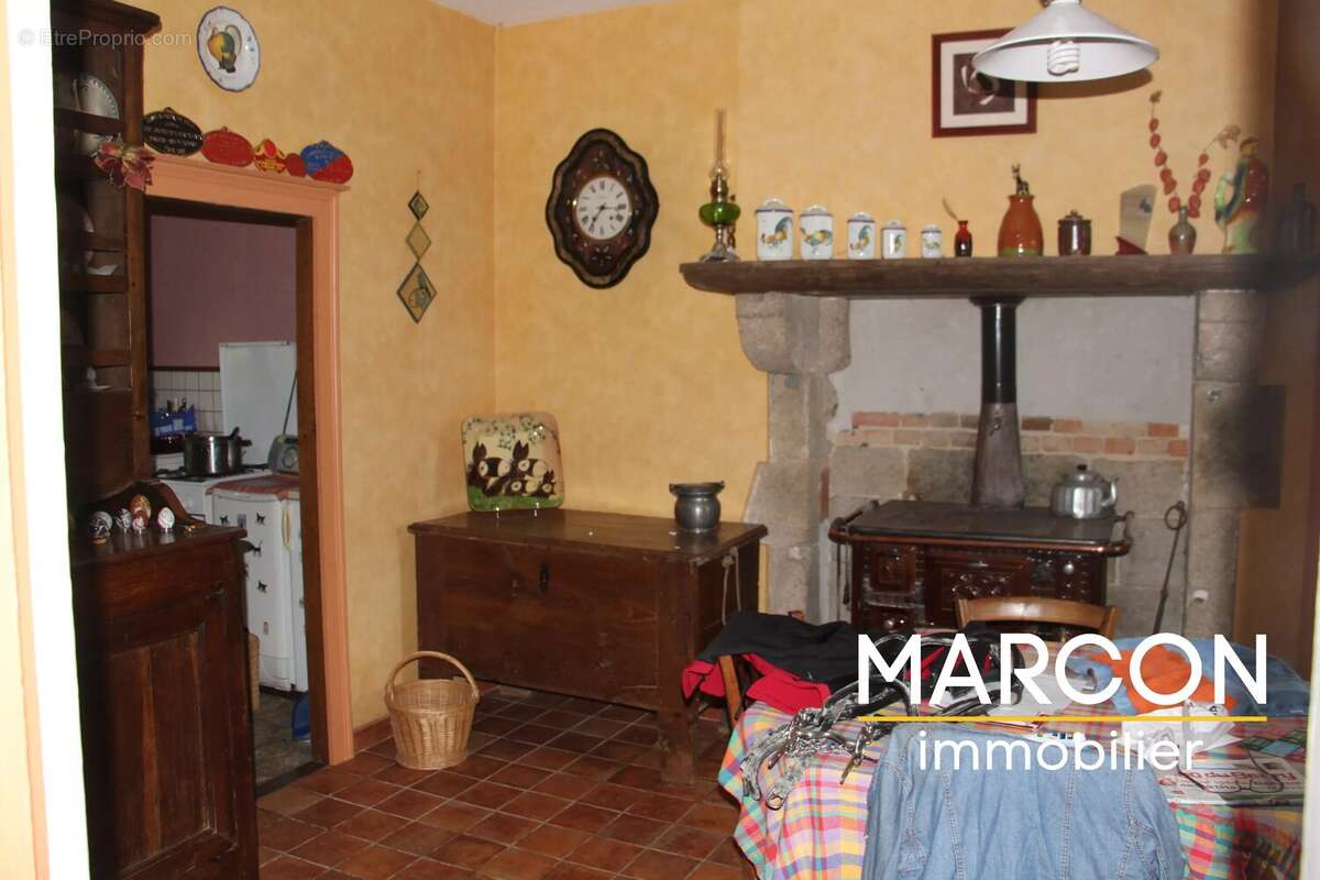 Maison à CHAMPSANGLARD