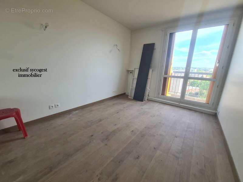 Appartement à LES PAVILLONS-SOUS-BOIS