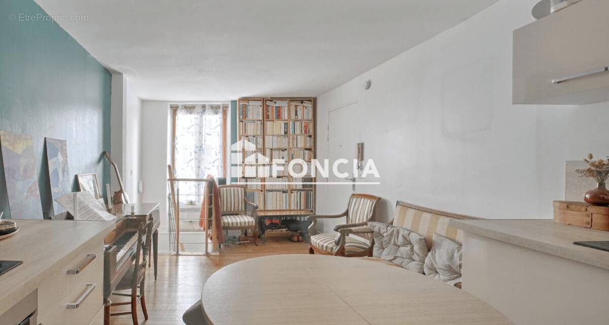 Appartement à PARIS-14E