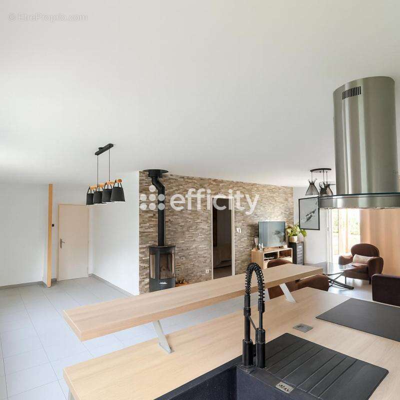 Maison à CHAMPAGNE-SAINT-HILAIRE