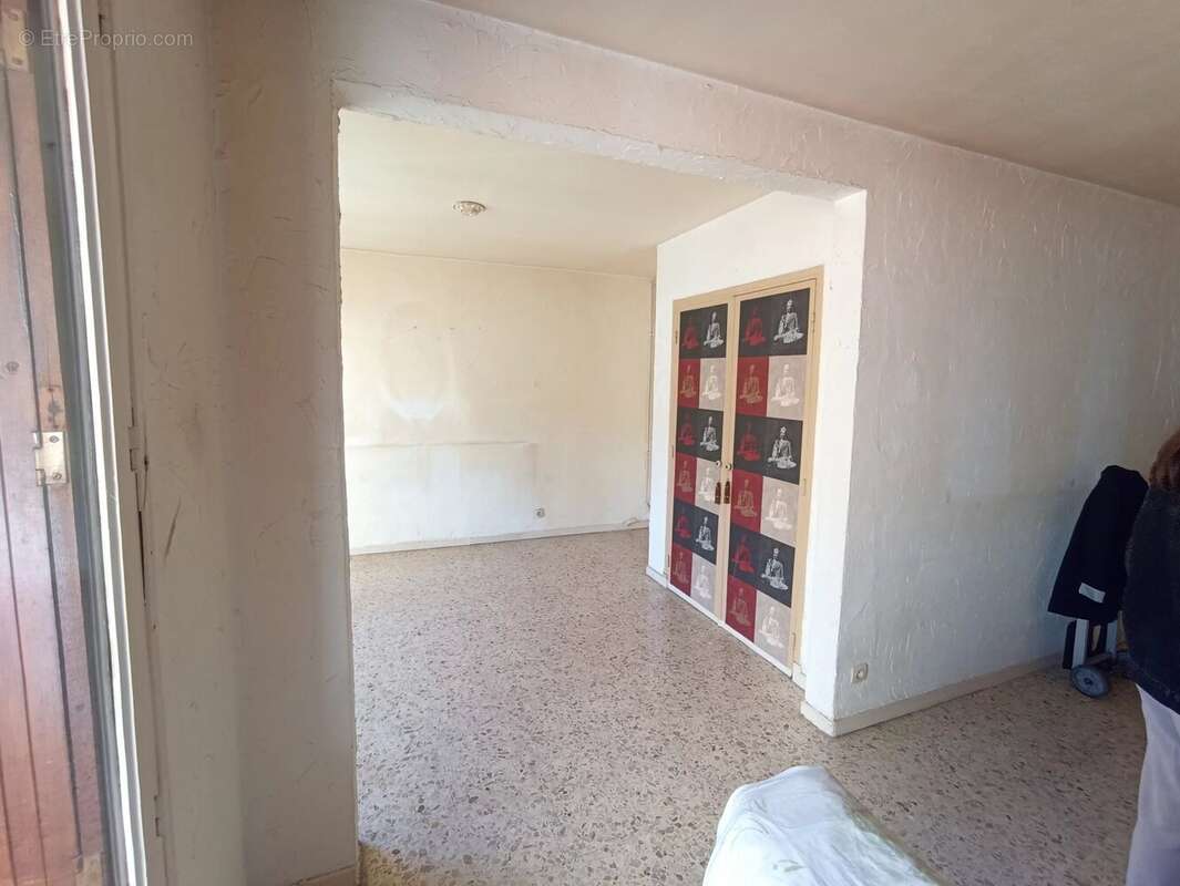 Appartement à SAINT-LAURENT-DU-VAR