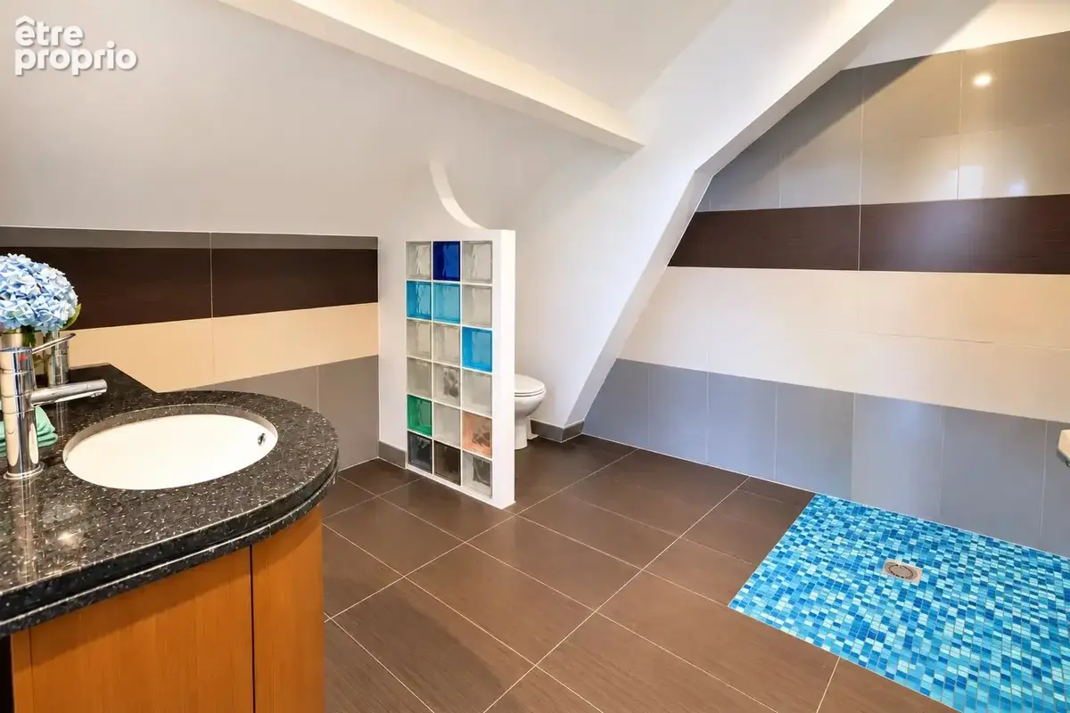 Réf. 1068A – Maison 7 pièces • Sous-sol • Piscine intérieure • Terrain 6 528 m² - photo 12