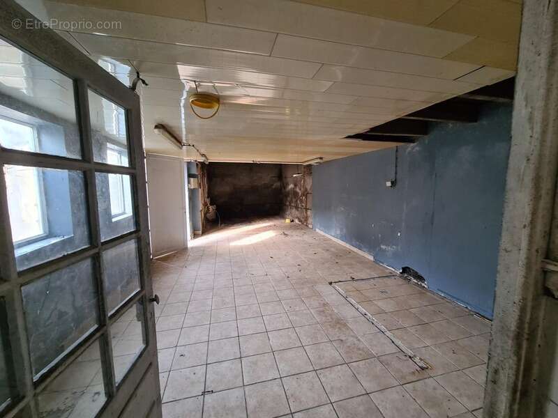 Appartement à VILLEBOIS-LAVALETTE