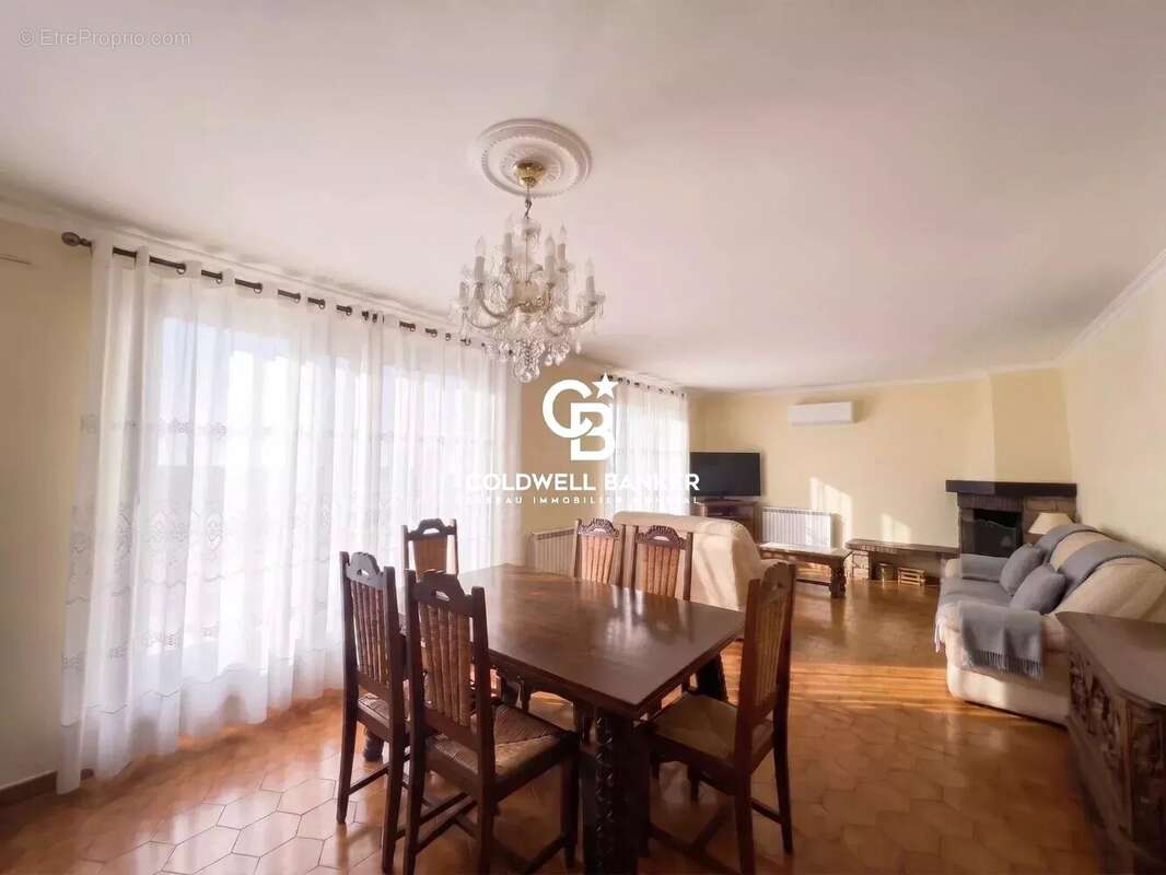 A vendre à Vétraz-Monthoux Maison familiale de 145 m² au calme avec terrain piscinable - photo 5