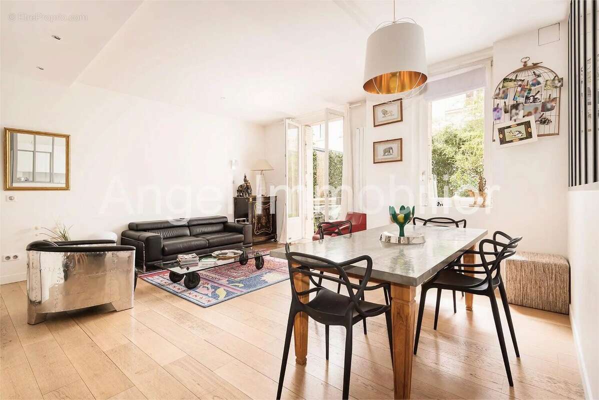 Appartement à PARIS-16E