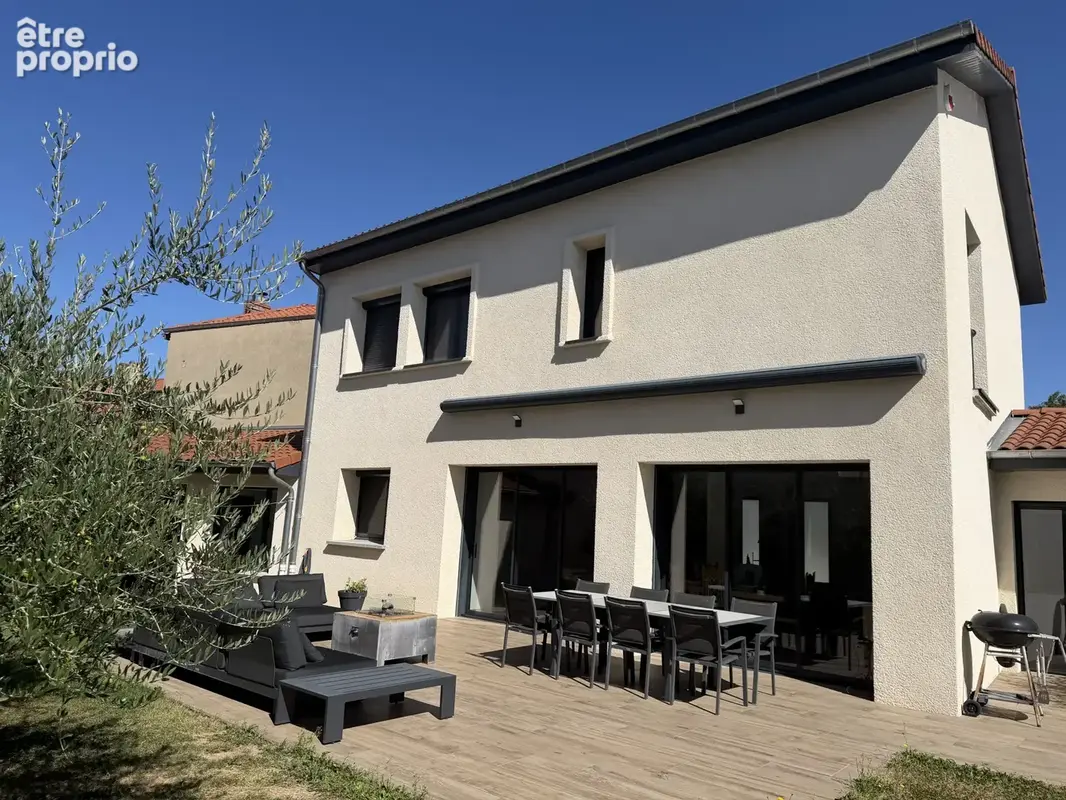Exclusivité, rare à la vente maison de ville complétement rénovée à neuf  avec terrain et piscine. - photo 3