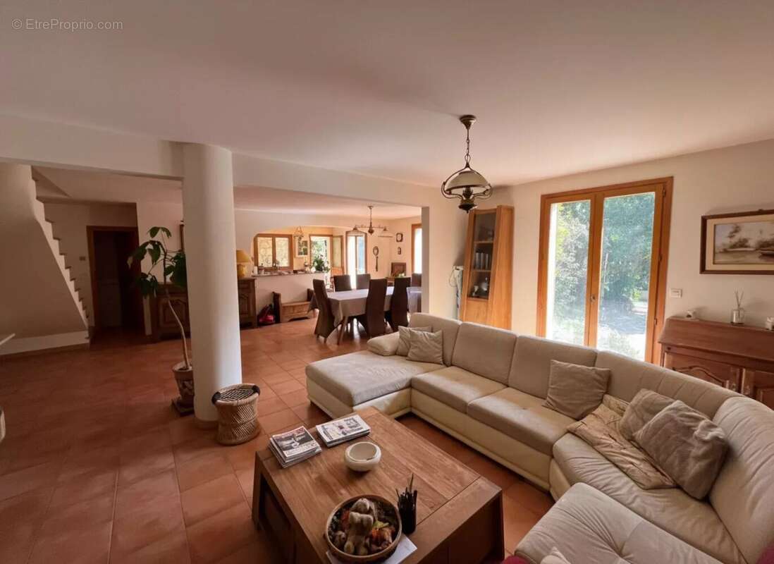 Maison à EZE