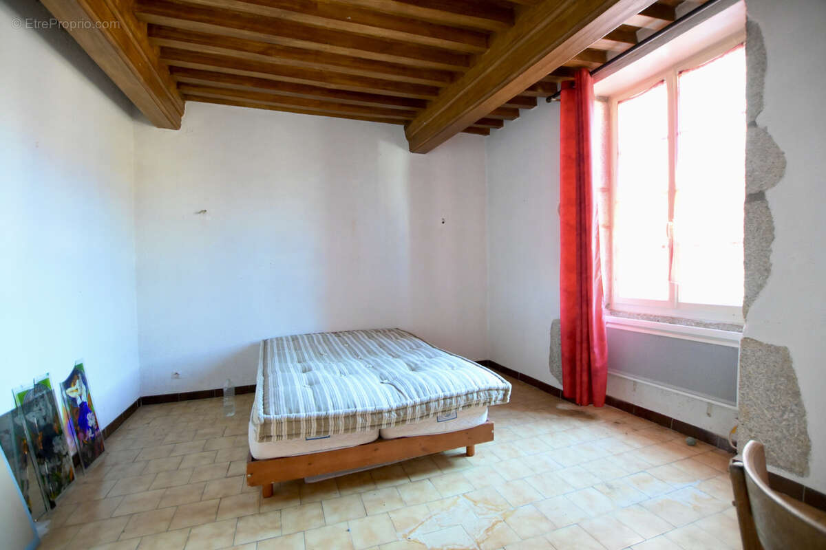 Commerce à QUARRE-LES-TOMBES