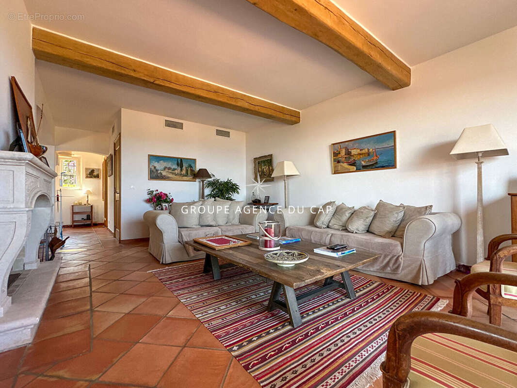 À vendre magnifique villa de type provençal aux issambres 180m2 vue mer sur le golfe de st tropez - photo 5