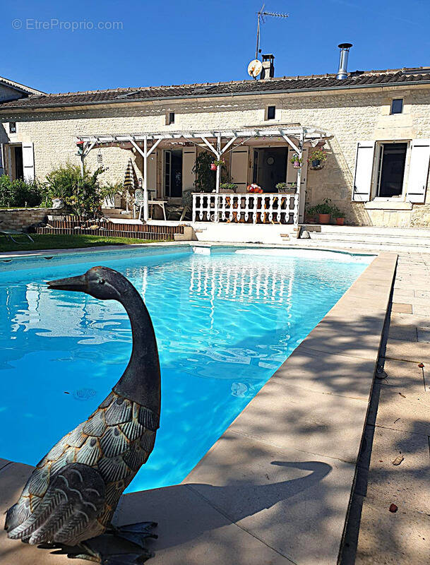 Maison à BARBEZIEUX-SAINT-HILAIRE