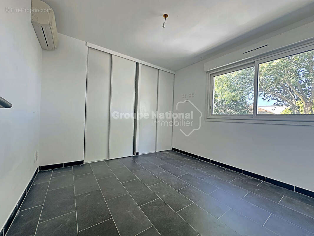 A vendre Arles Monplaisir T2 avec terrasse - photo 4