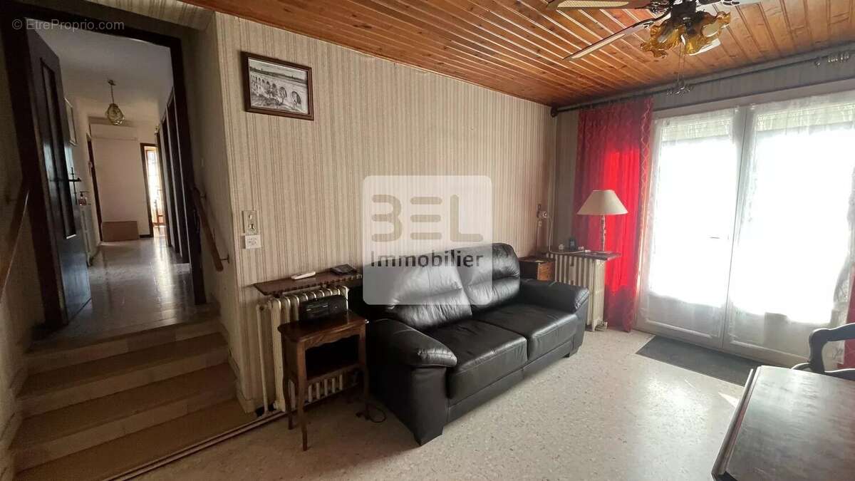 Maison à LAUDUN-L'ARDOISE