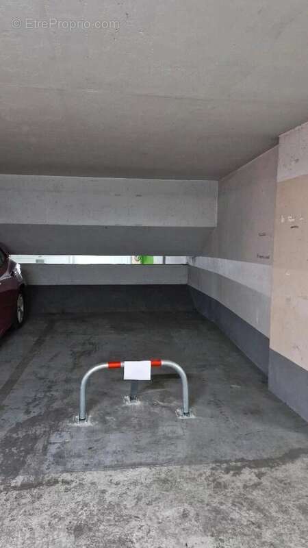Parking à PARIS-3E