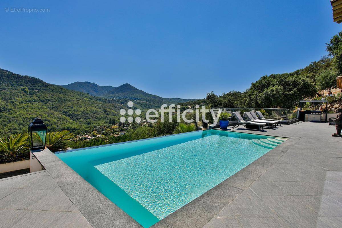 Maison à LES ADRETS-DE-L'ESTEREL