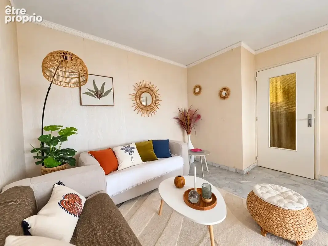Hyères centre-ville – Grand T2 de 53,62 m² avec terrasse, garage et cave - photo 8