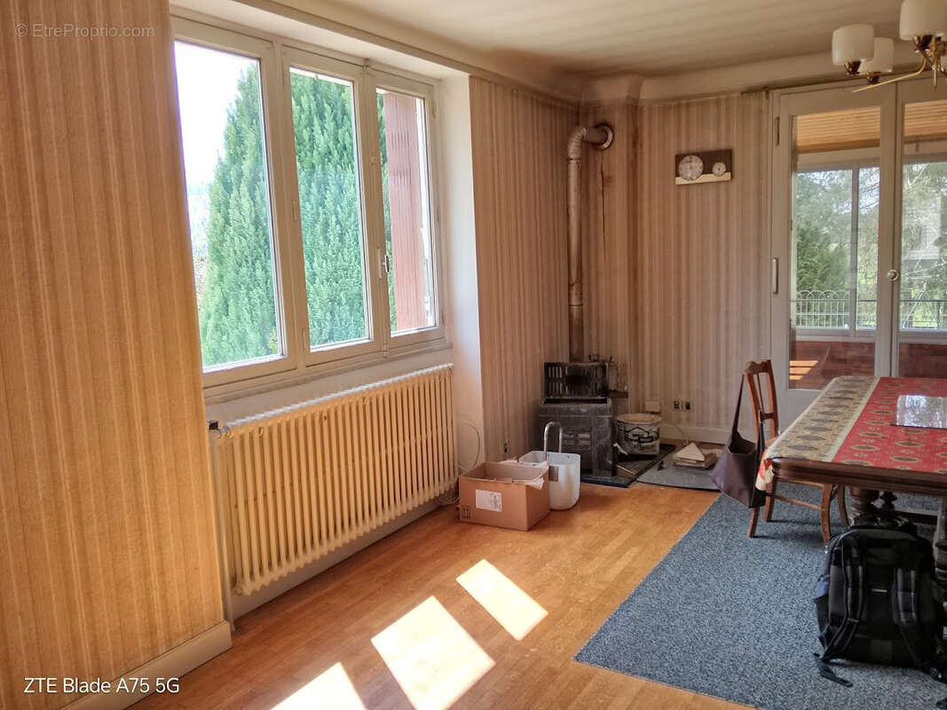 Maison à IS-EN-BASSIGNY