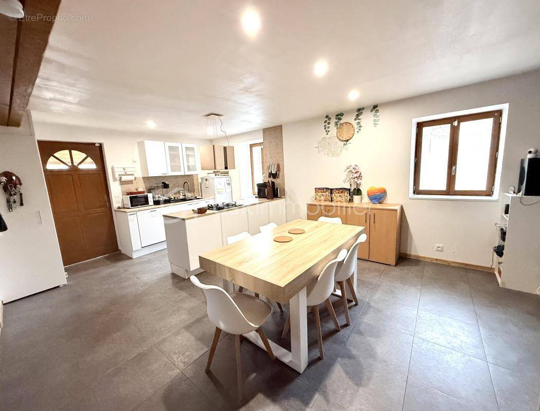 Maison à VILLENEUVE-LES-SABLONS