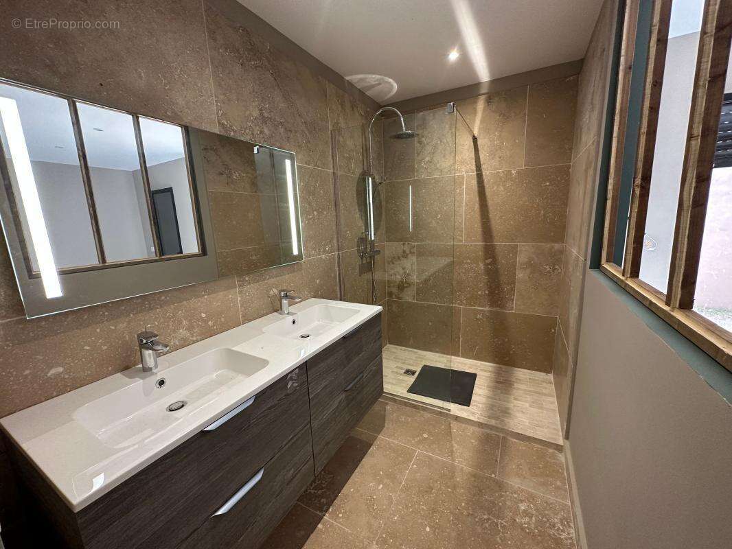 Maison à SAINT-CAPRAIS-DE-BORDEAUX