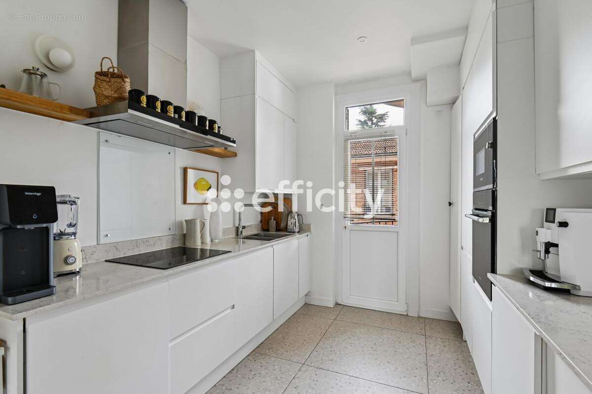 Appartement à NEUILLY-SUR-SEINE