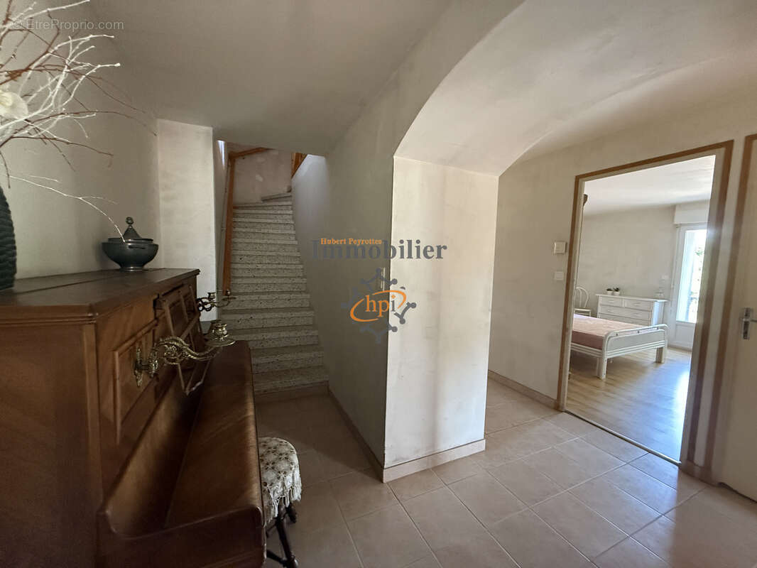 Vente Maison avec dépendances et terrains Montaigut - photo 2