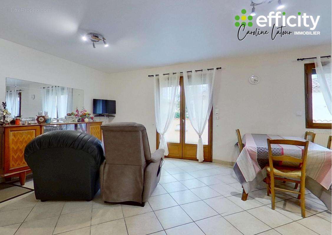 Maison à SAINT-ETIENNE-LE-MOLARD