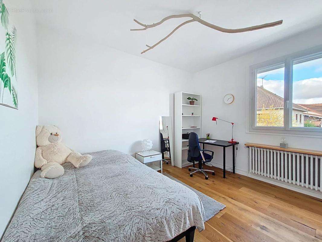 Maison à LES CLAYES-SOUS-BOIS