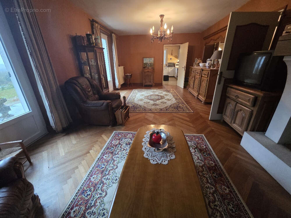 Maison à SAINT-MEDARD-D&#039;EXCIDEUIL