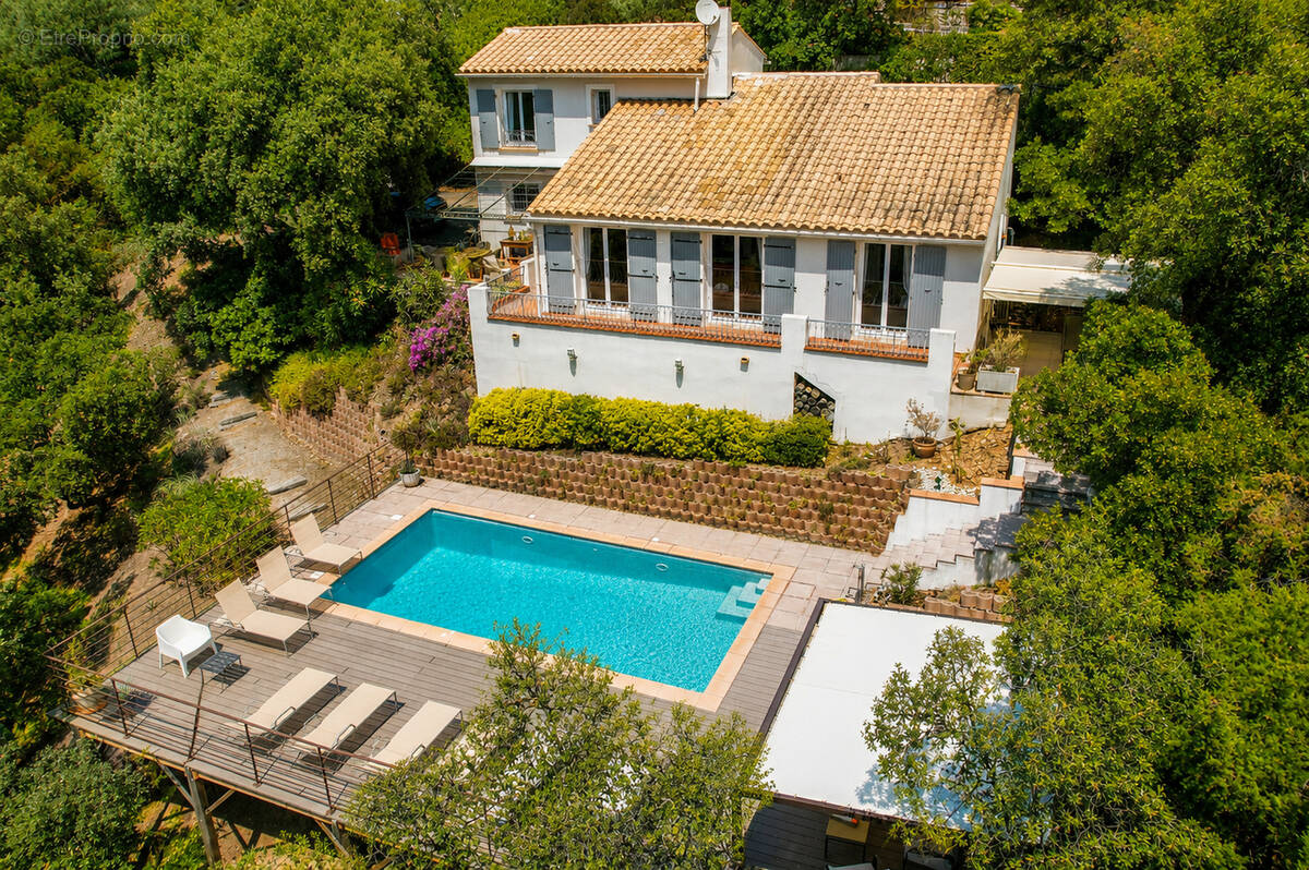 Maison à LES ISSAMBRES