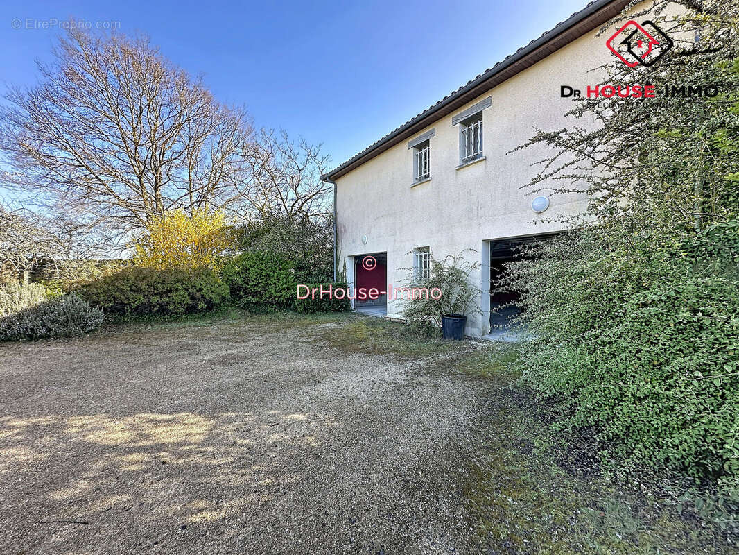 Maison à CHAMPAGNAC-DE-BELAIR