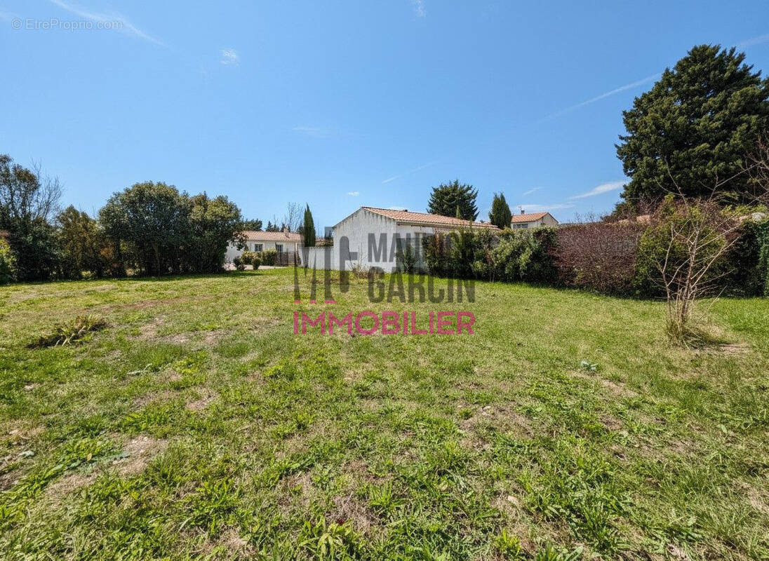 Terrain à L&#039;ISLE-SUR-LA-SORGUE