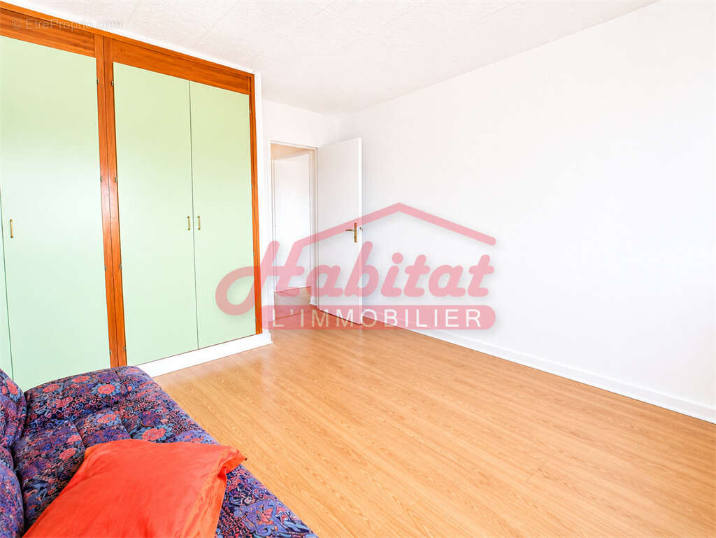 CHELLES CENTRE VILLE- Grand appartement de 4 Pièces + Cave - photo 10