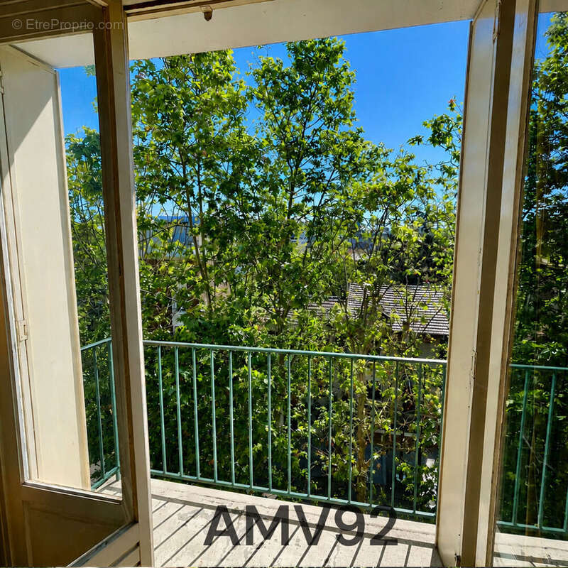 Appartement à LA GARENNE-COLOMBES
