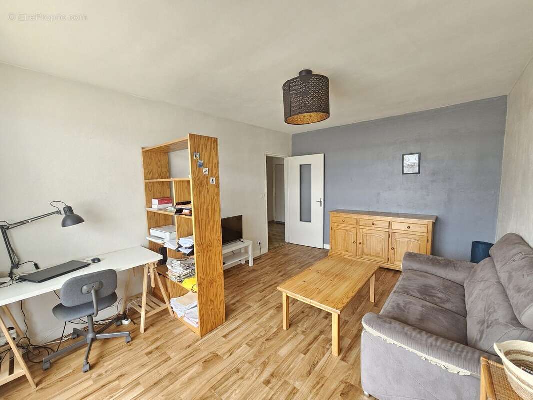 Appartement 50 m² à Saint-Etienne  - photo 2