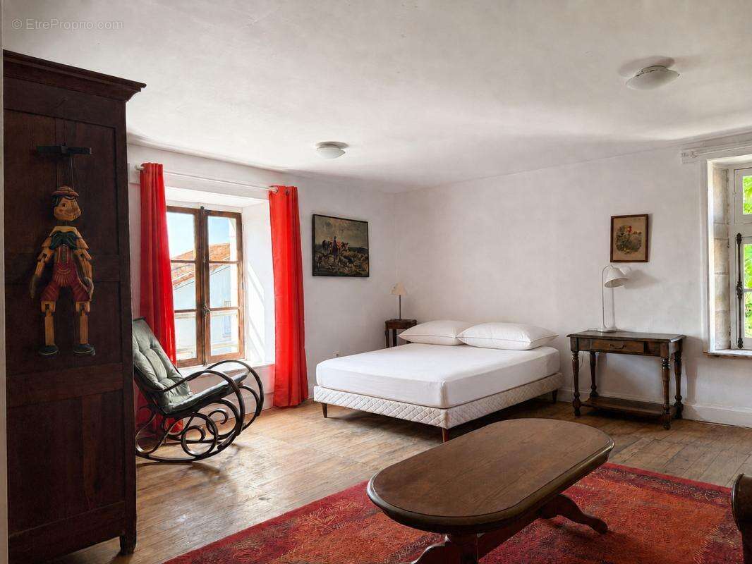 Propriété de caractère de 350 m2 avec gîtes -Tusson - 470 00 - photo 15