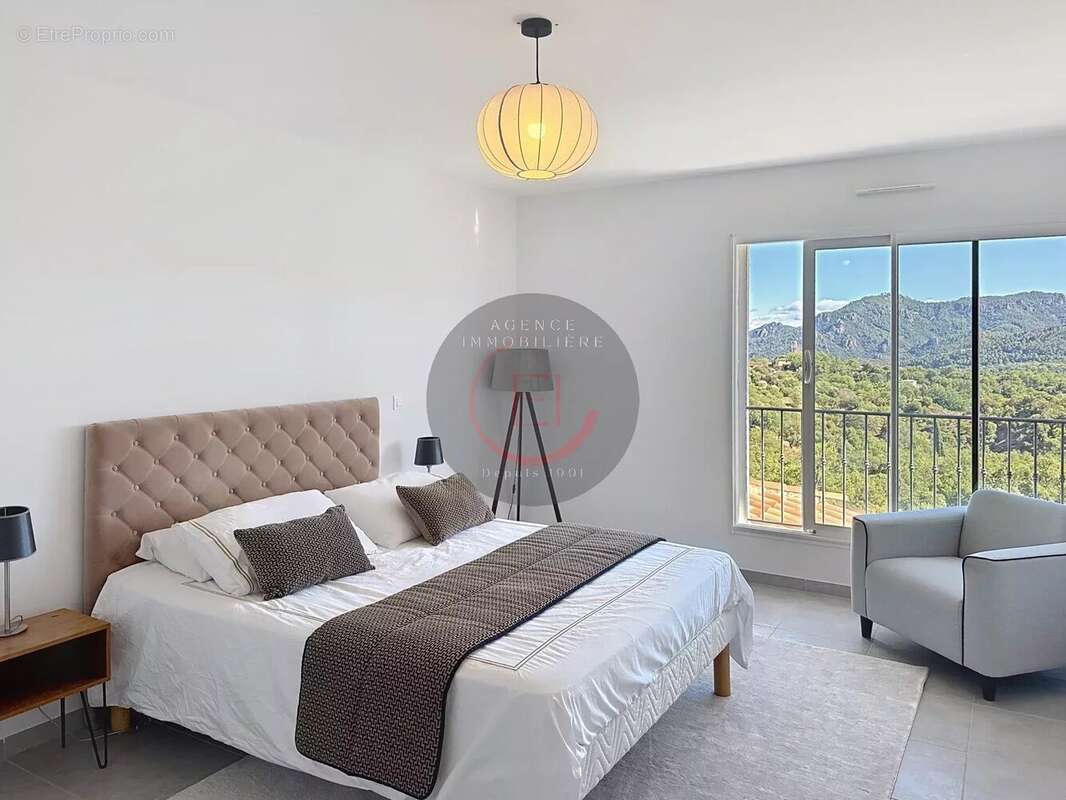 Maison à LES ADRETS-DE-L&#039;ESTEREL