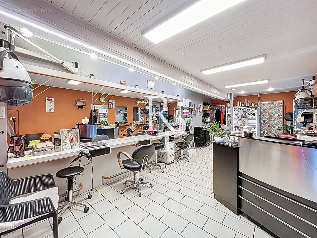 Commerce à CRAPONNE