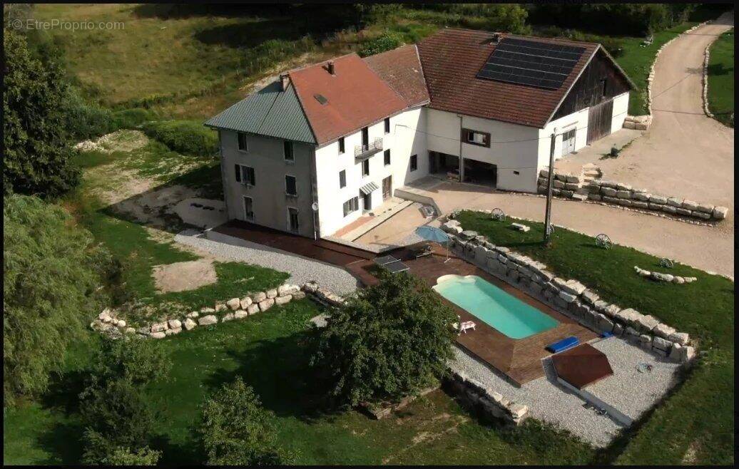 Maison à THEZILLIEU