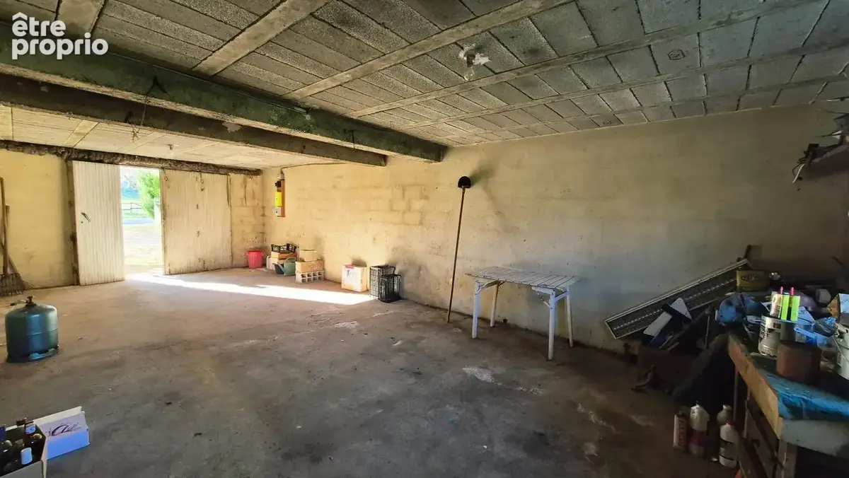 Maison avec 1.2ha, commerces et école accessibles à pied - photo 14