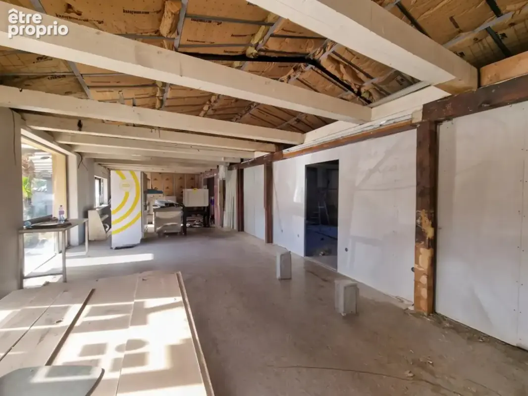 Le beausset – emplacement premium – fonds de commerce à céder – 150 m² + terrasse + parking - photo 2