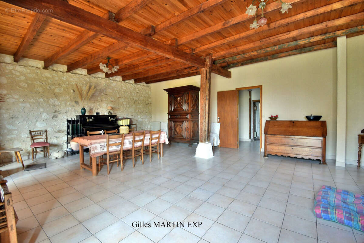 Maison 271 m² à Saint-Antoine-De-Breuilh  - photo 4