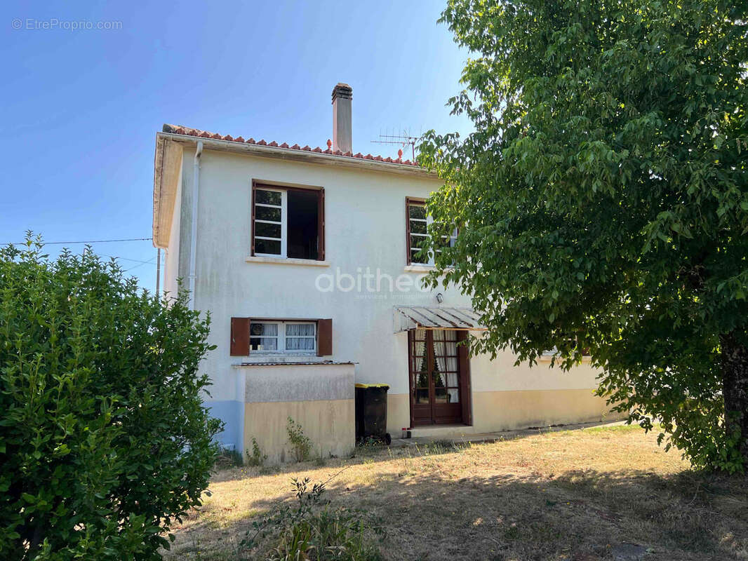 Maison à rénover   Idéale investissement locatif ou primo-accédant   Chasseneuil-sur-Bonnieure (16260) - photo 14