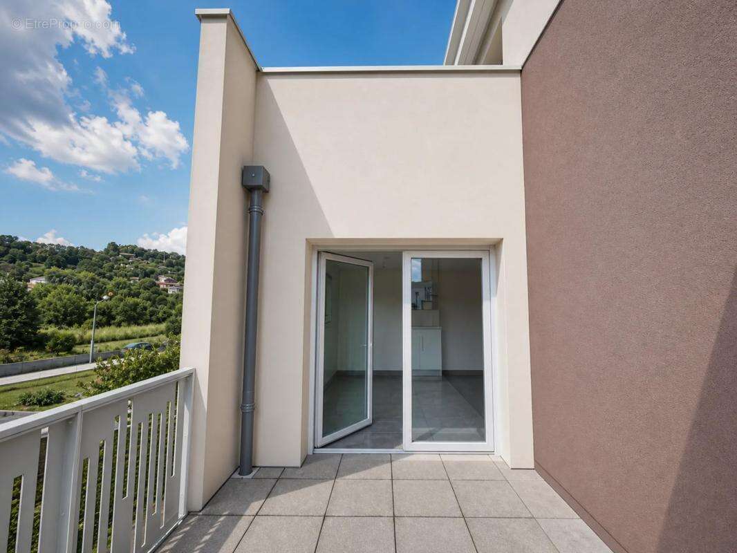 Vétraz-Monthoux – T3 récent avec balcon et double garage - photo 3