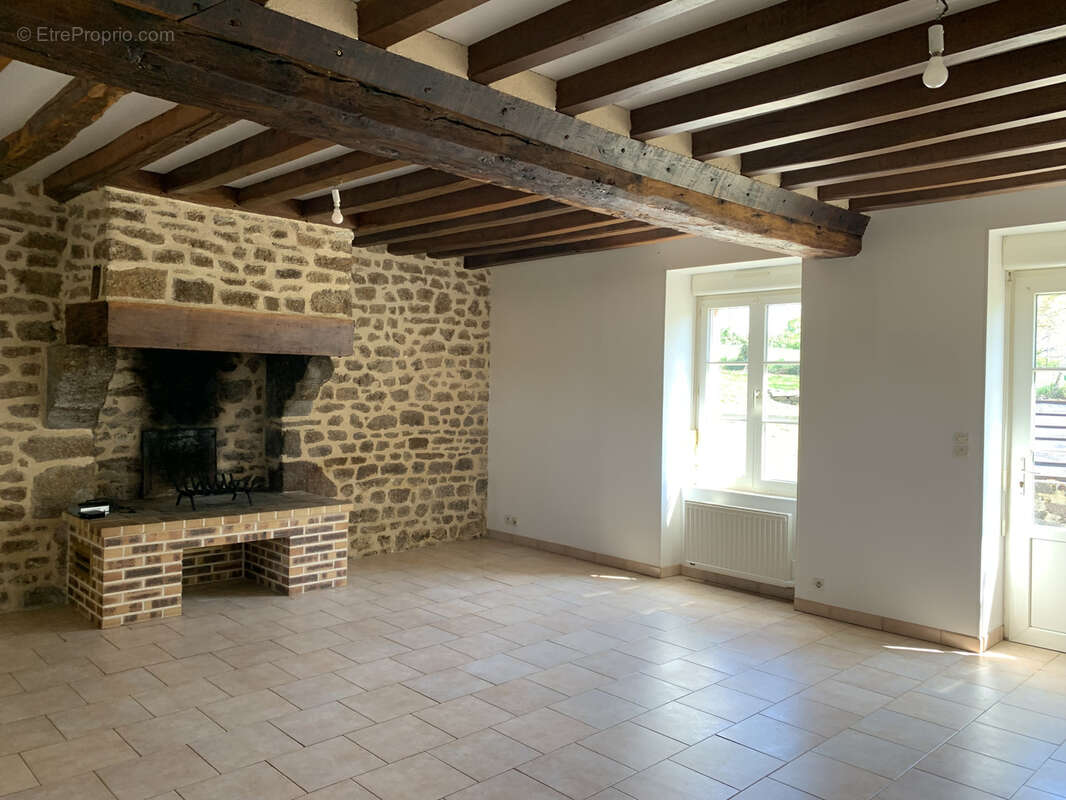 Maison à AMBRIERES-LES-VALLEES