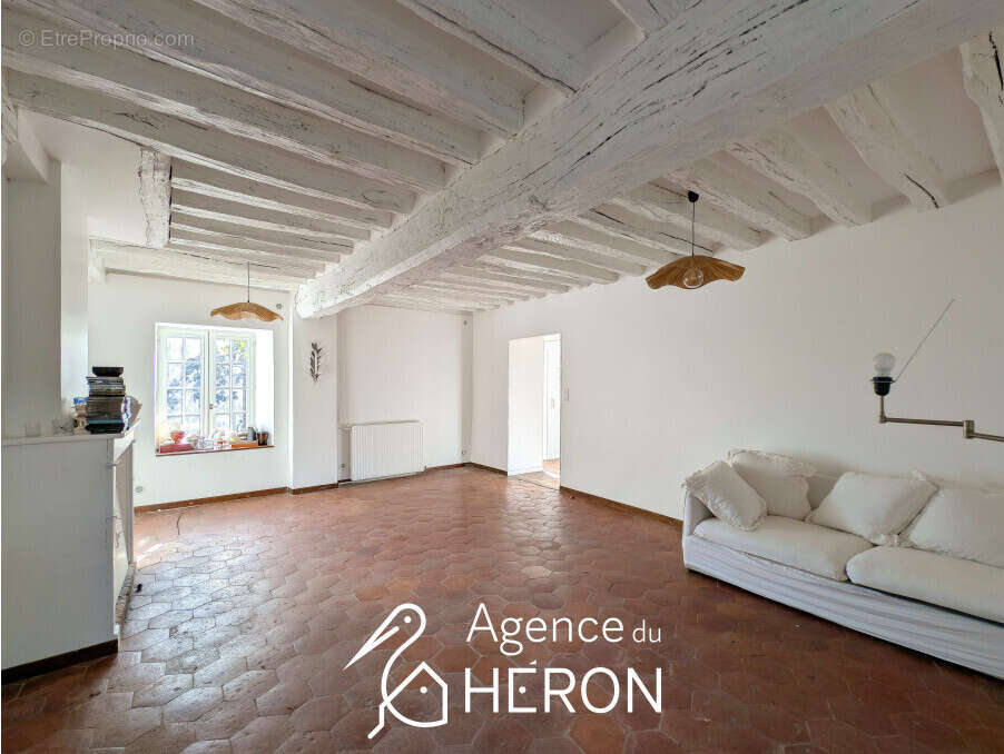 Maison à SAINT-PIERRE-LES-NEMOURS